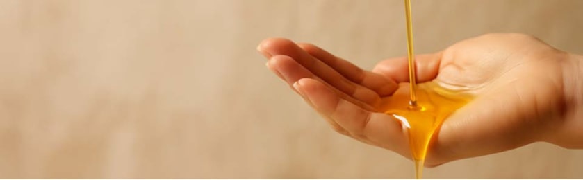 【無添加】ホホバオイルのヘアケア活用術！基本の使い方・セルフケアのコツのアイキャッチ画像